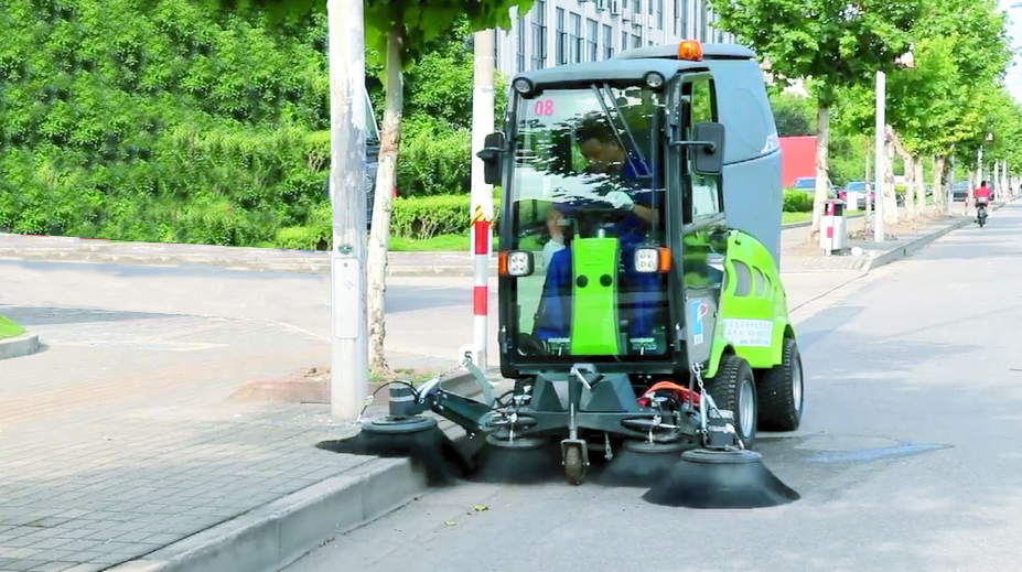 小型柴油扫路机